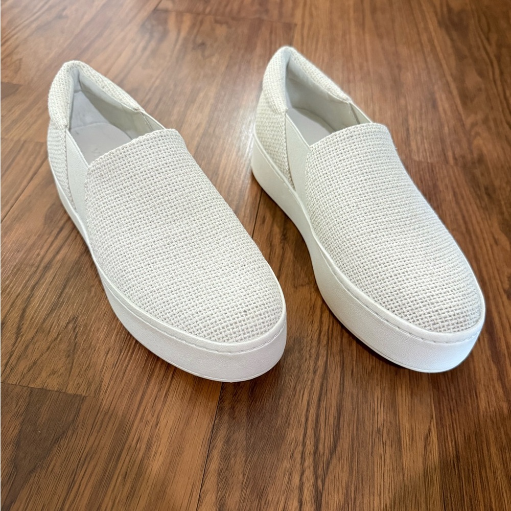 Vince Warren Sneakers- White. brand new, never worn!